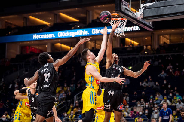 一名中年男 一名中年男